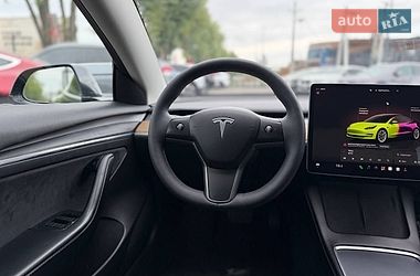 Седан Tesla Model 3 2022 в Львове