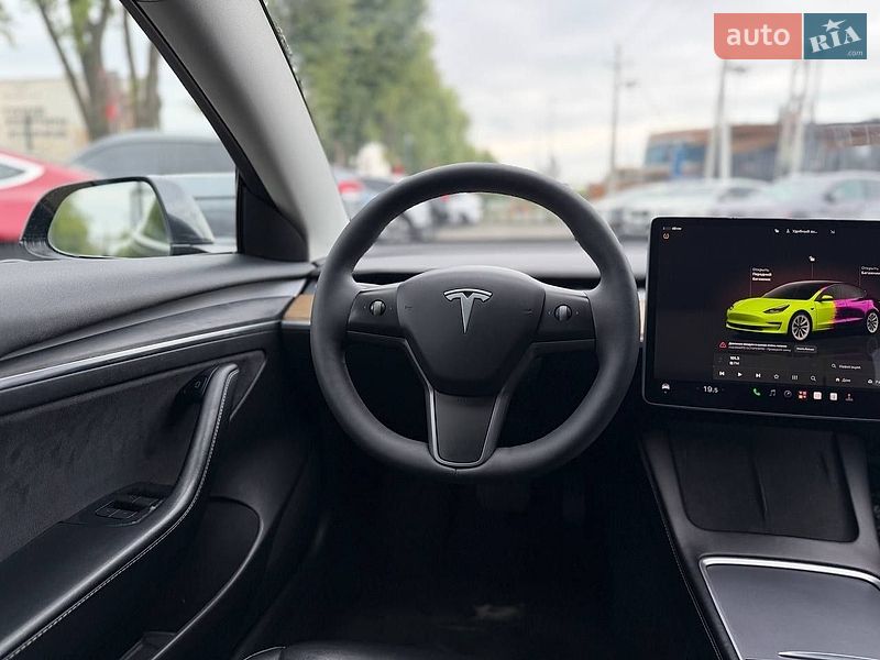 Седан Tesla Model 3 2022 в Львове