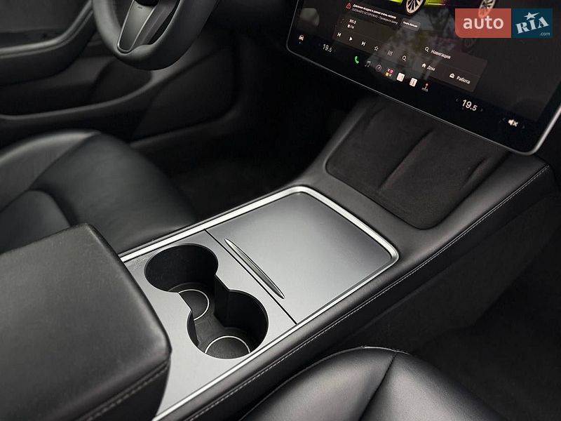 Седан Tesla Model 3 2022 в Львове