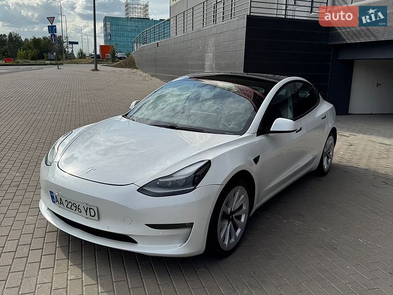 Седан Tesla Model 3 2021 в Києві