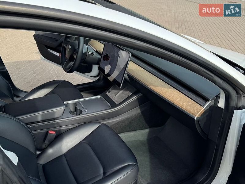 Седан Tesla Model 3 2021 в Києві