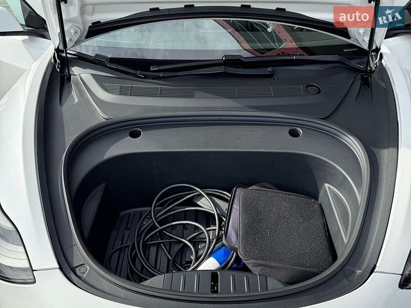 Седан Tesla Model 3 2021 в Києві