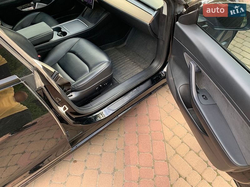Седан Tesla Model 3 2020 в Ирпене
