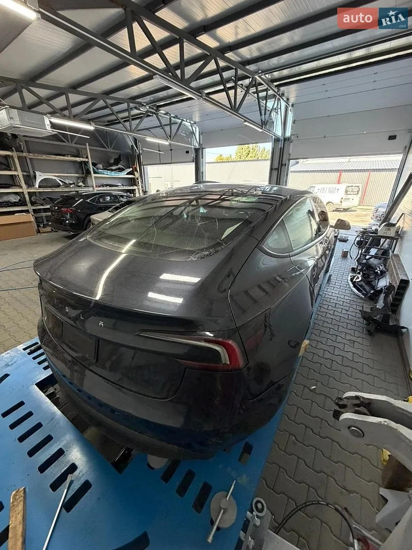 2025 Tesla Model 3 - мініатюра 3