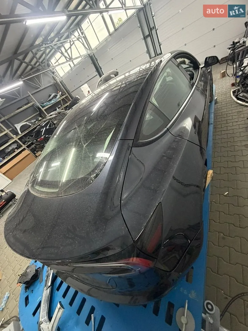 2025 Tesla Model 3 - мініатюра 4