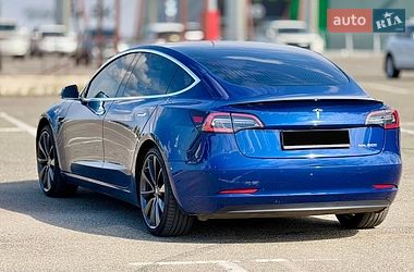 Седан Tesla Model 3 2019 в Киеве