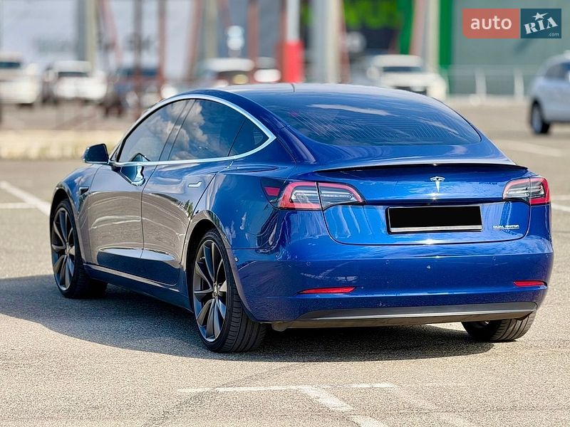 Седан Tesla Model 3 2019 в Киеве