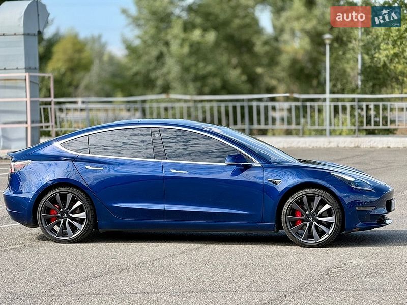 Седан Tesla Model 3 2019 в Киеве
