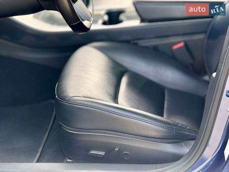 Седан Tesla Model 3 2019 в Киеве