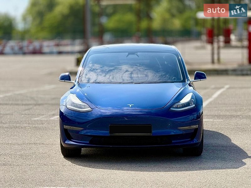 Седан Tesla Model 3 2019 в Киеве