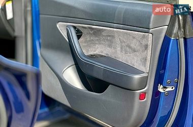 Седан Tesla Model 3 2019 в Киеве