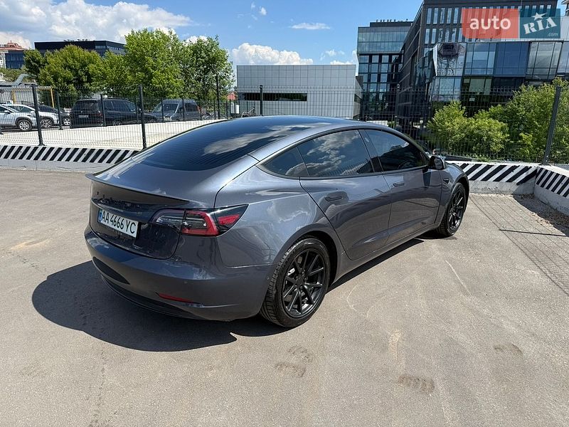 Седан Tesla Model 3 2020 в Киеве