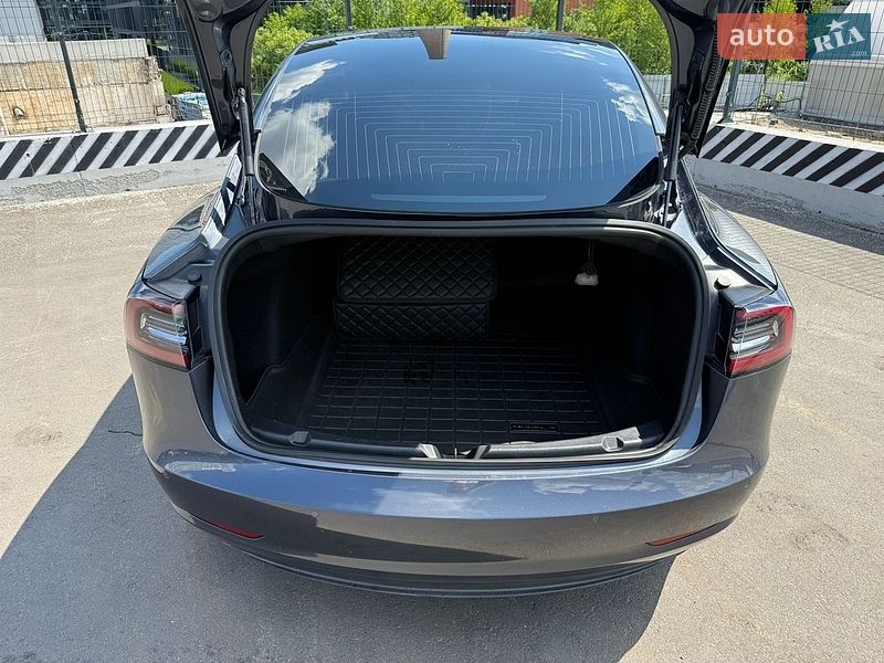 Седан Tesla Model 3 2020 в Киеве