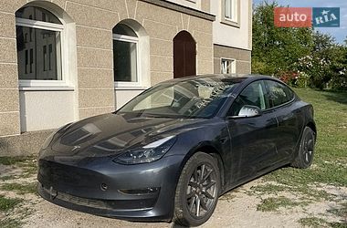 Седан Tesla Model 3 2022 в Львове