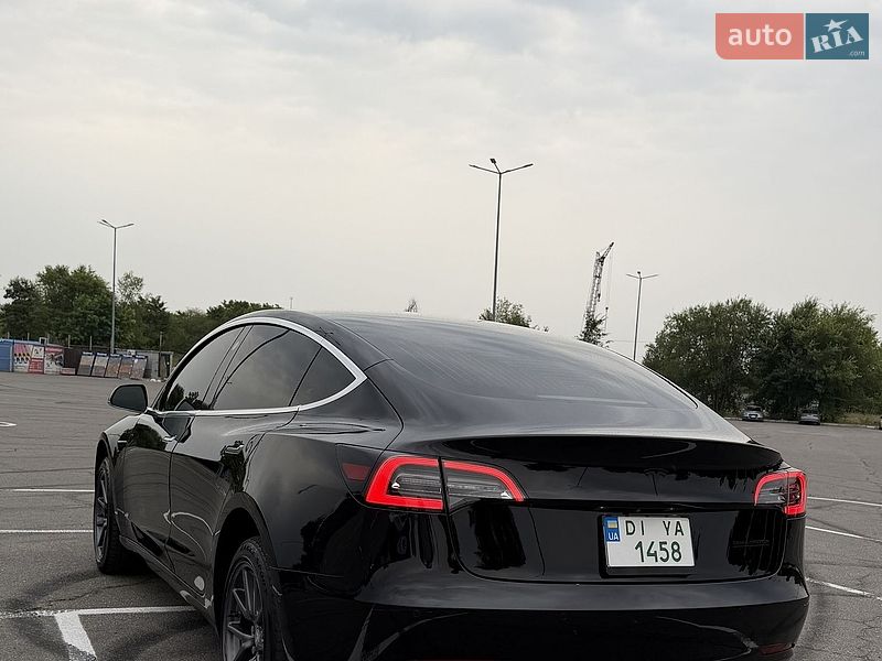 Седан Tesla Model 3 2019 в Дніпрі