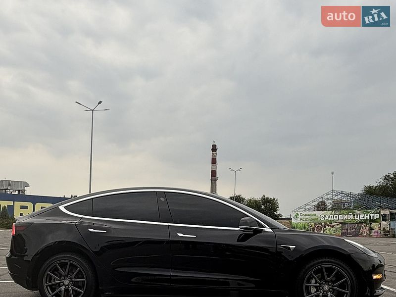 Седан Tesla Model 3 2019 в Дніпрі