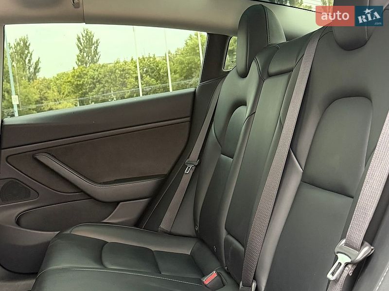 Седан Tesla Model 3 2019 в Дніпрі
