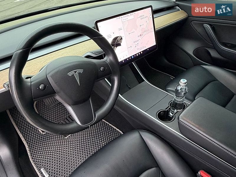 Седан Tesla Model 3 2019 в Дніпрі