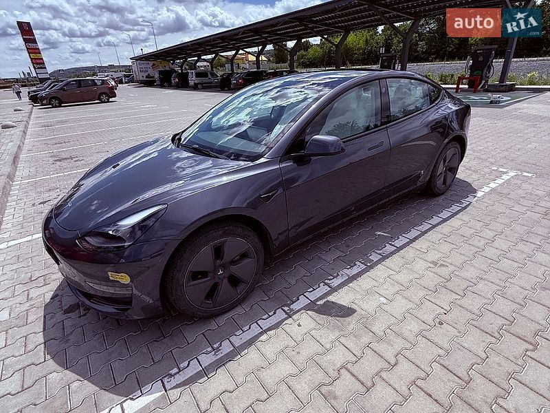 Седан Tesla Model 3 2022 в Львові