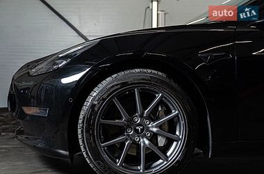 Седан Tesla Model 3 2022 в Чернівцях