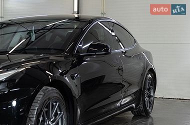 Седан Tesla Model 3 2022 в Чернівцях