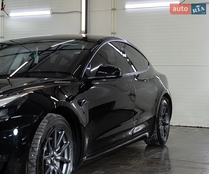Седан Tesla Model 3 2022 в Чернівцях
