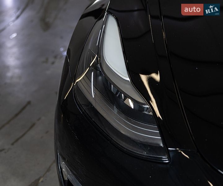 Седан Tesla Model 3 2022 в Чернівцях