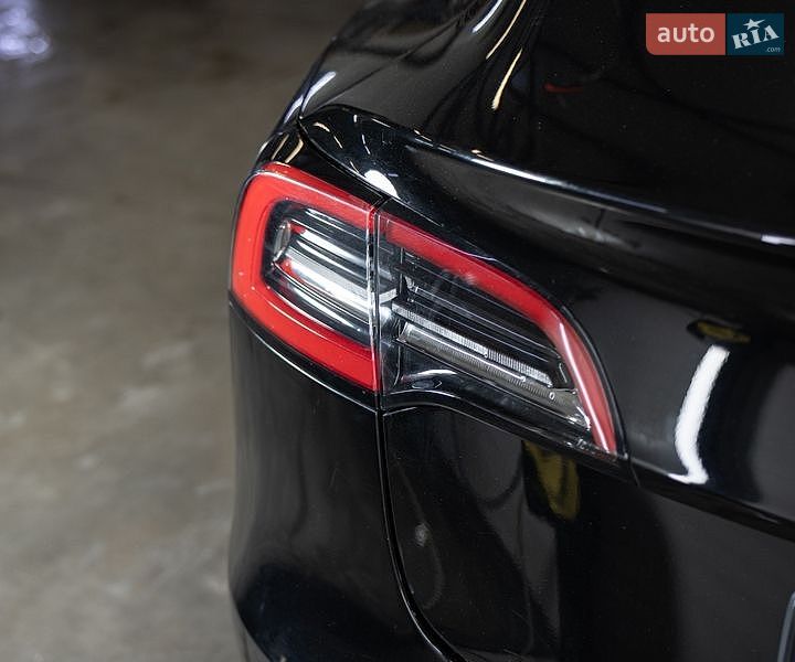 Седан Tesla Model 3 2022 в Чернівцях