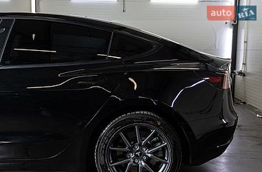Седан Tesla Model 3 2022 в Чернівцях