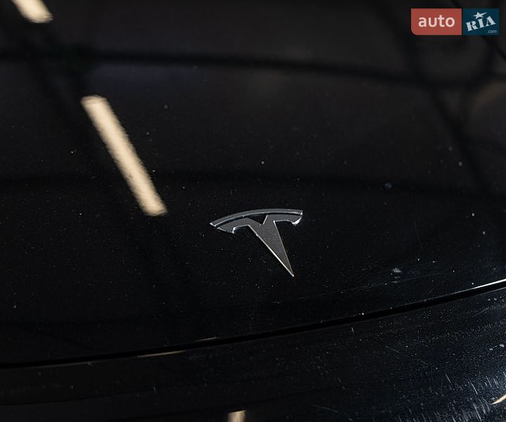 Седан Tesla Model 3 2022 в Чернівцях