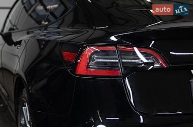 Седан Tesla Model 3 2022 в Чернівцях