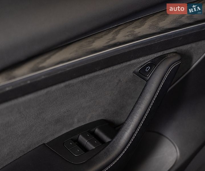 Седан Tesla Model 3 2022 в Чернівцях