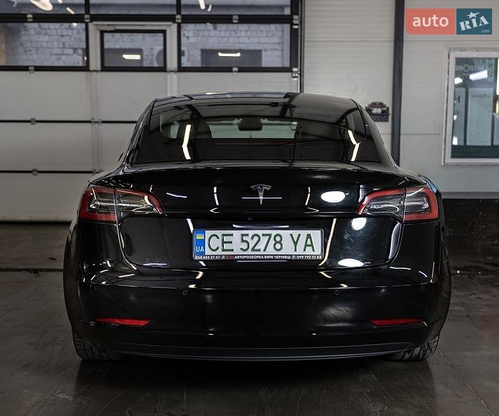 Седан Tesla Model 3 2022 в Чернівцях