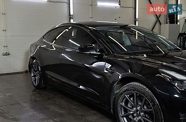 Седан Tesla Model 3 2022 в Чернівцях