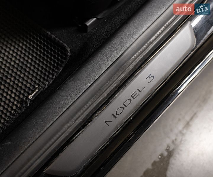 Седан Tesla Model 3 2022 в Чернівцях