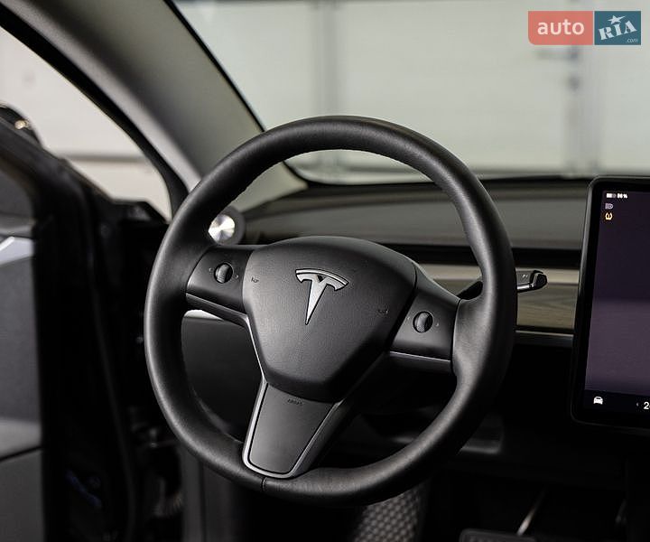 Седан Tesla Model 3 2022 в Чернівцях