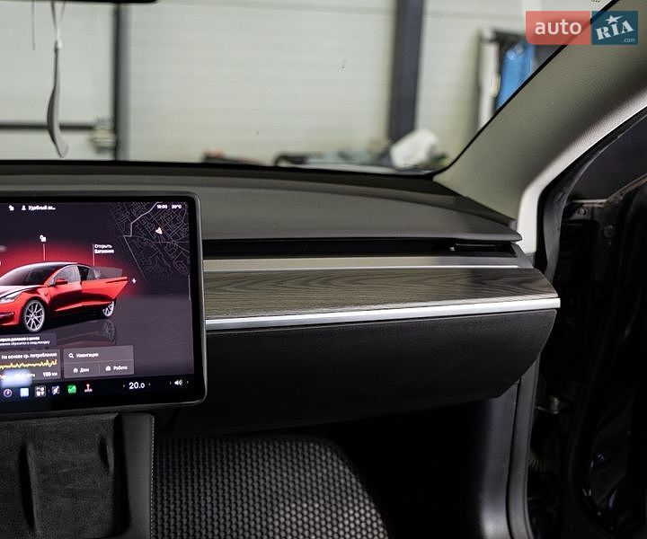 Седан Tesla Model 3 2022 в Чернівцях
