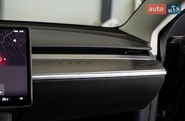 Седан Tesla Model 3 2022 в Чернівцях