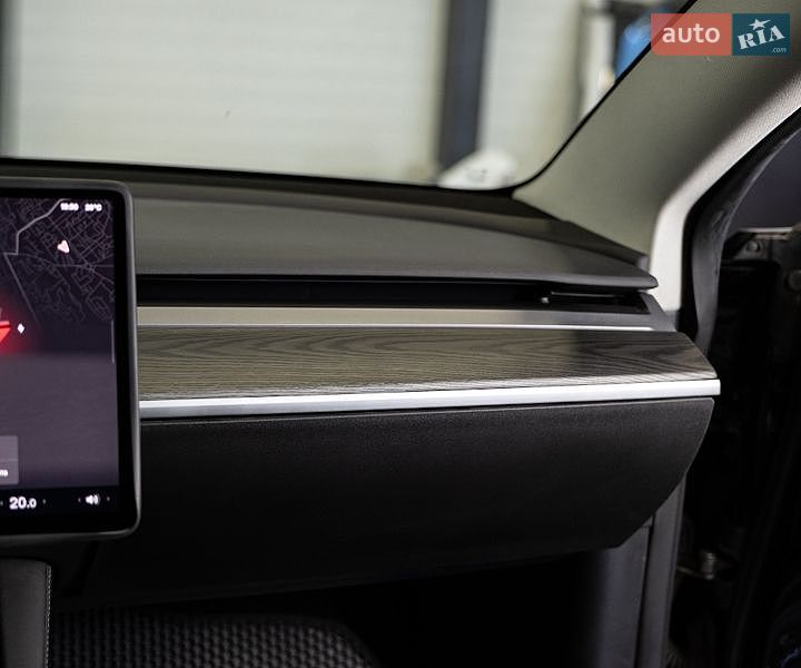 Седан Tesla Model 3 2022 в Чернівцях