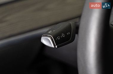 Седан Tesla Model 3 2022 в Чернівцях