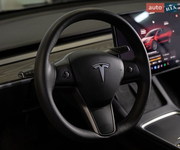 Седан Tesla Model 3 2022 в Чернівцях