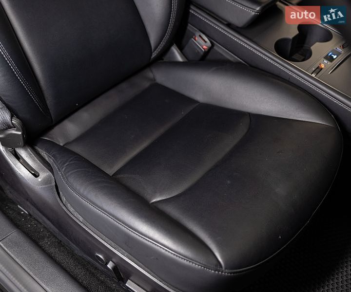 Седан Tesla Model 3 2022 в Чернівцях