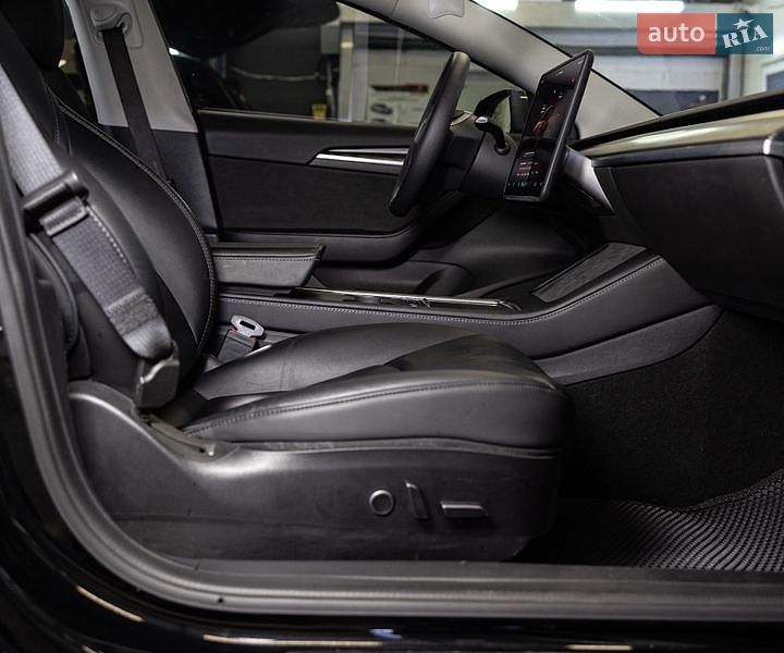 Седан Tesla Model 3 2022 в Чернівцях