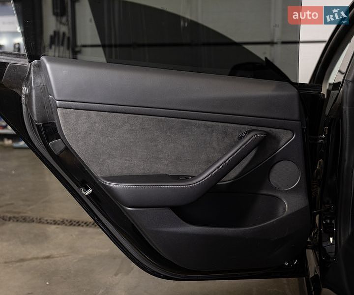 Седан Tesla Model 3 2022 в Чернівцях