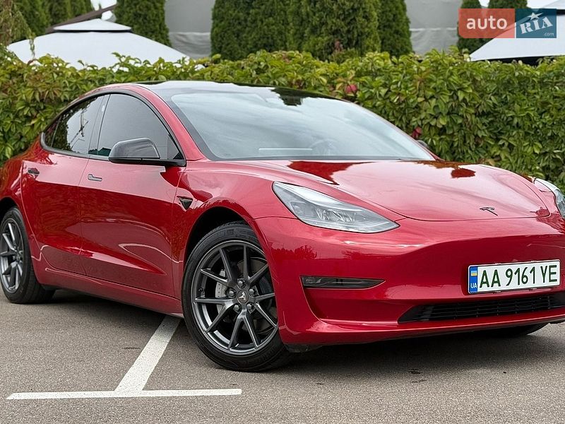 Седан Tesla Model 3 2023 в Киеве