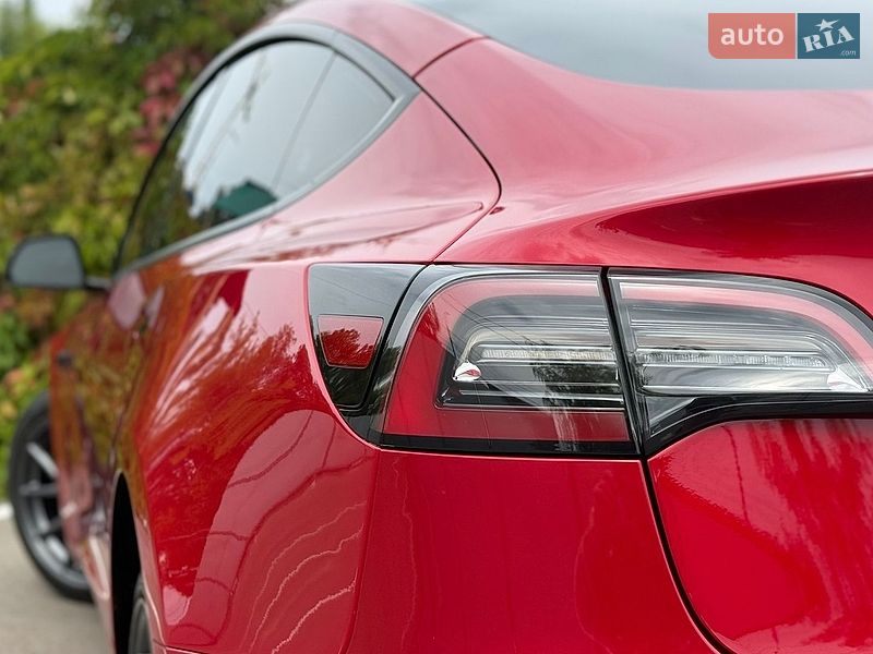 Седан Tesla Model 3 2023 в Киеве