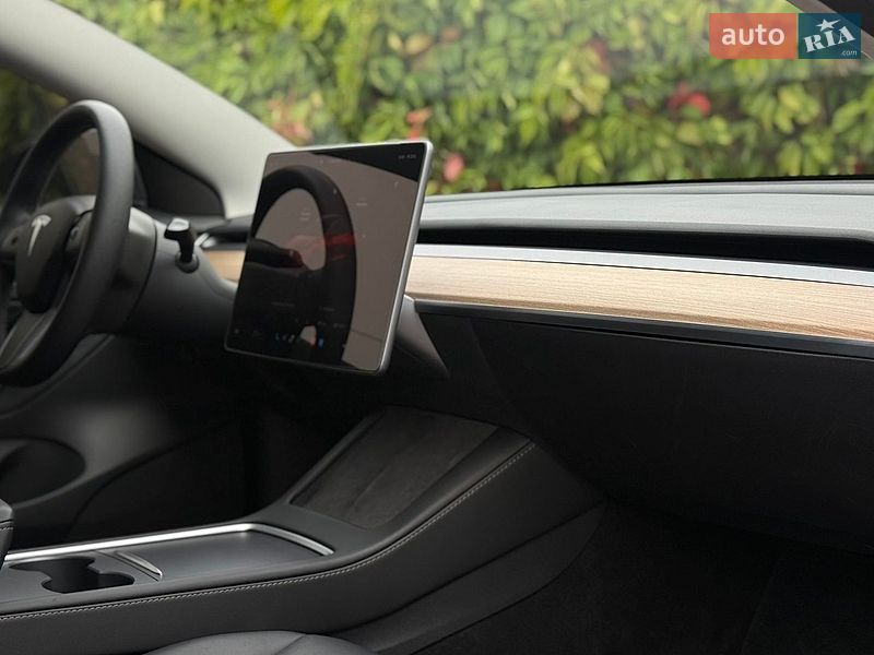 Седан Tesla Model 3 2023 в Киеве