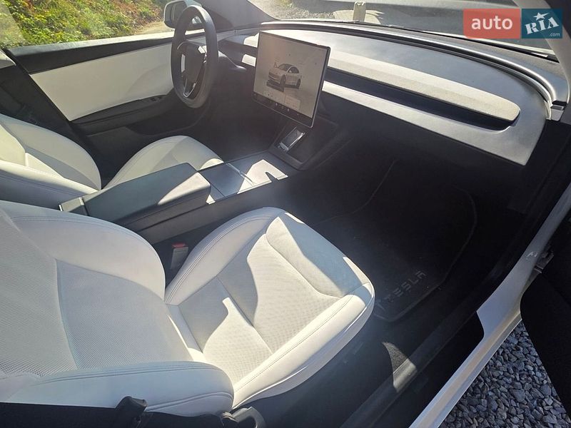 Седан Tesla Model 3 2024 в Тернополе