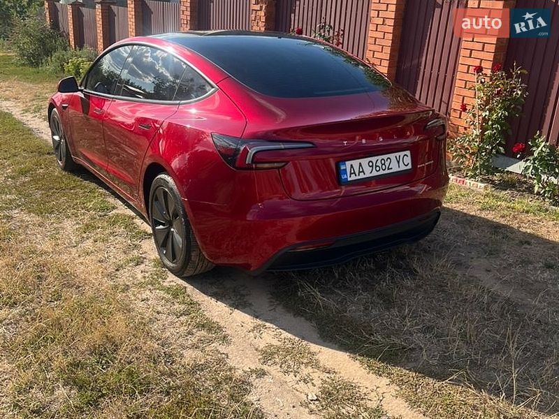 Седан Tesla Model 3 2024 в Києві