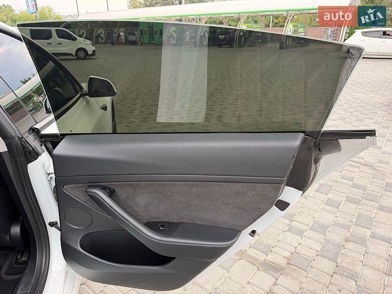 Седан Tesla Model 3 2021 в Кропивницькому